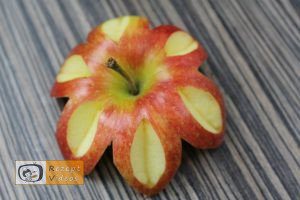 Früchtebecher mit Apfelblumen Rezept - Zubereitung Schritt 1