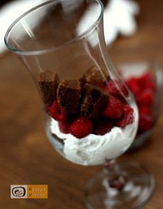 Schoko-Brownie-Dessert mit Himbeeren Rezept - Zubereitung Schritt 5