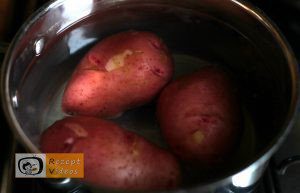Mit Käse und Schinken gefüllte Kartoffelpfannkuchen Rezept - Zubereitung Schritt 1