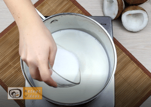 Kekssalami im Kokosmantel Rezept Zubereitung Schritt 3