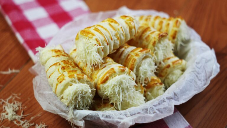 Cremige Käsehörnchen - rezeptvideos.com