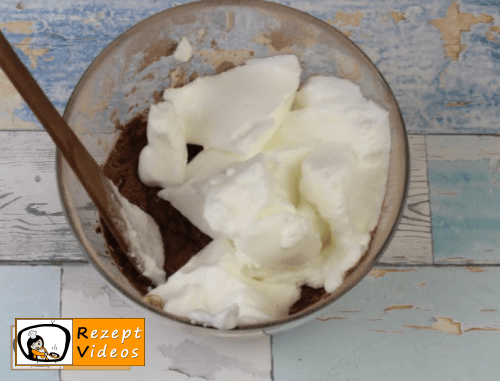 Gefüllter Himbeer-Jogurt-Kuchen Rezept Zubereitung Schritt 4