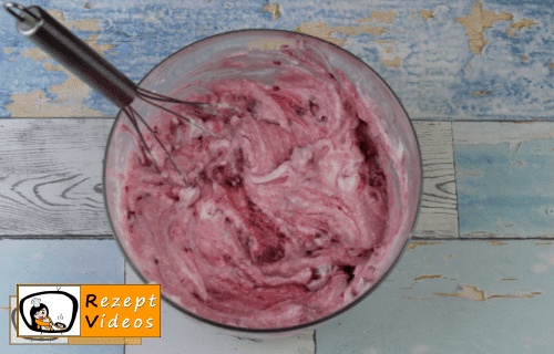 Gefüllter Himbeer-Jogurt-Kuchen Rezept Zubereitung Schritt 8