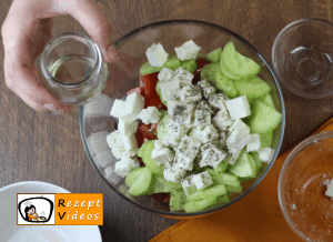 Griechischer Salat Rezept - Zubereitung Schritt 3
